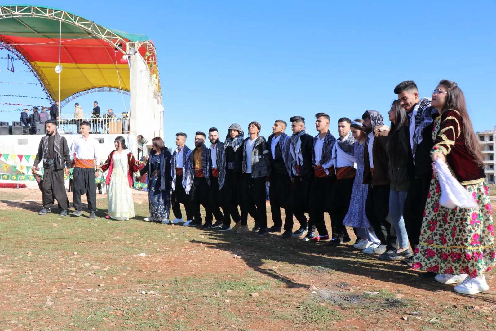 ​​​​​​​Gelên Bakûr û Rojhilatê Suriyê diherikin qadên Newrozê
