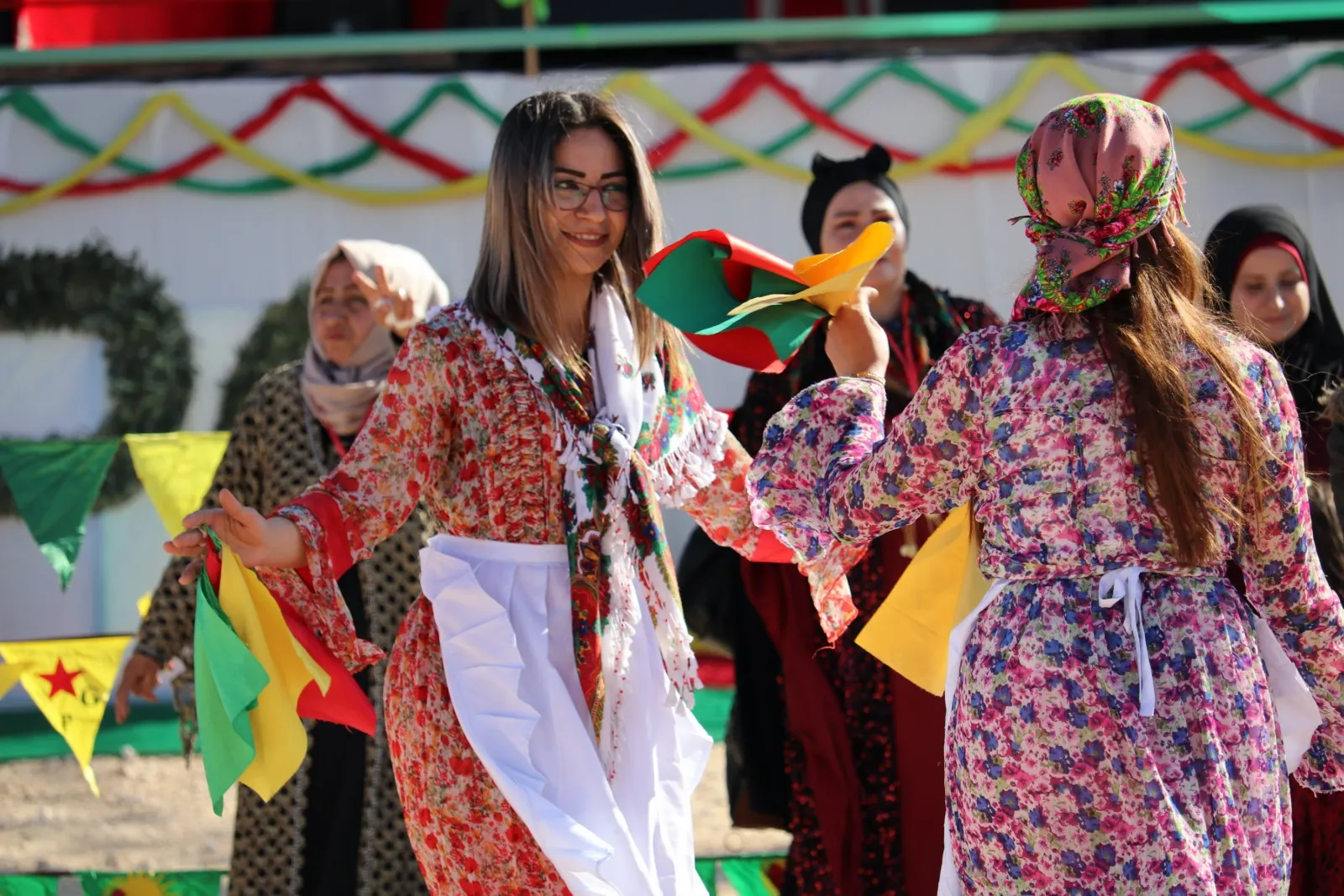 ​​​​​​​Gelên Bakûr û Rojhilatê Suriyê diherikin qadên Newrozê