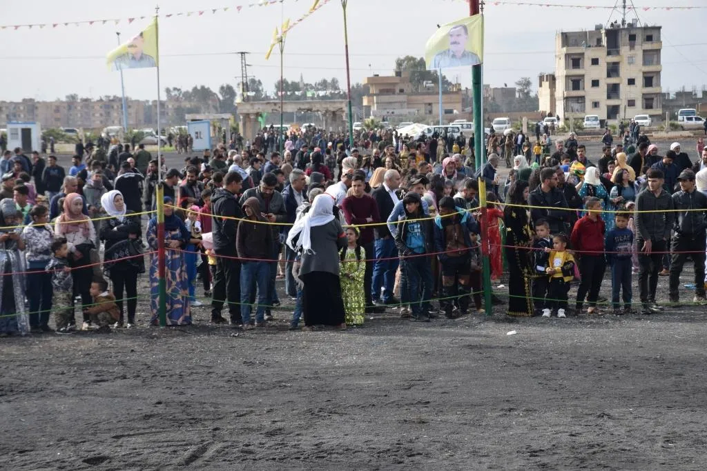 ​​​​​​​Gelên Bakûr û Rojhilatê Suriyê diherikin qadên Newrozê