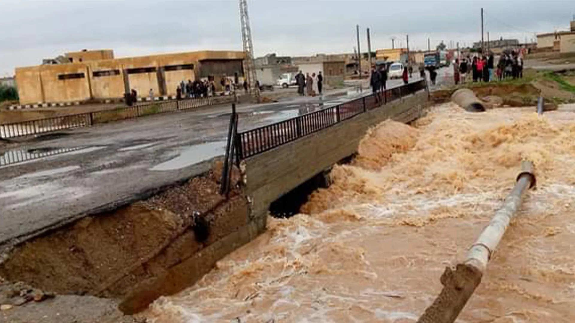 ​​​​​​​Ji ber lehiyê rêyên gelek bajaran hatin girtin