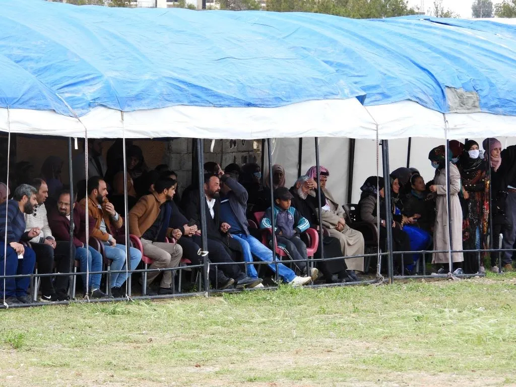 Bi cilên erebî û kurdî agirê Newrozê pê xistin