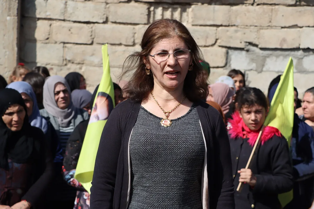 Bi serdana gorên şehîdan çalakiyên 12′yê Adarê dest pê kirin