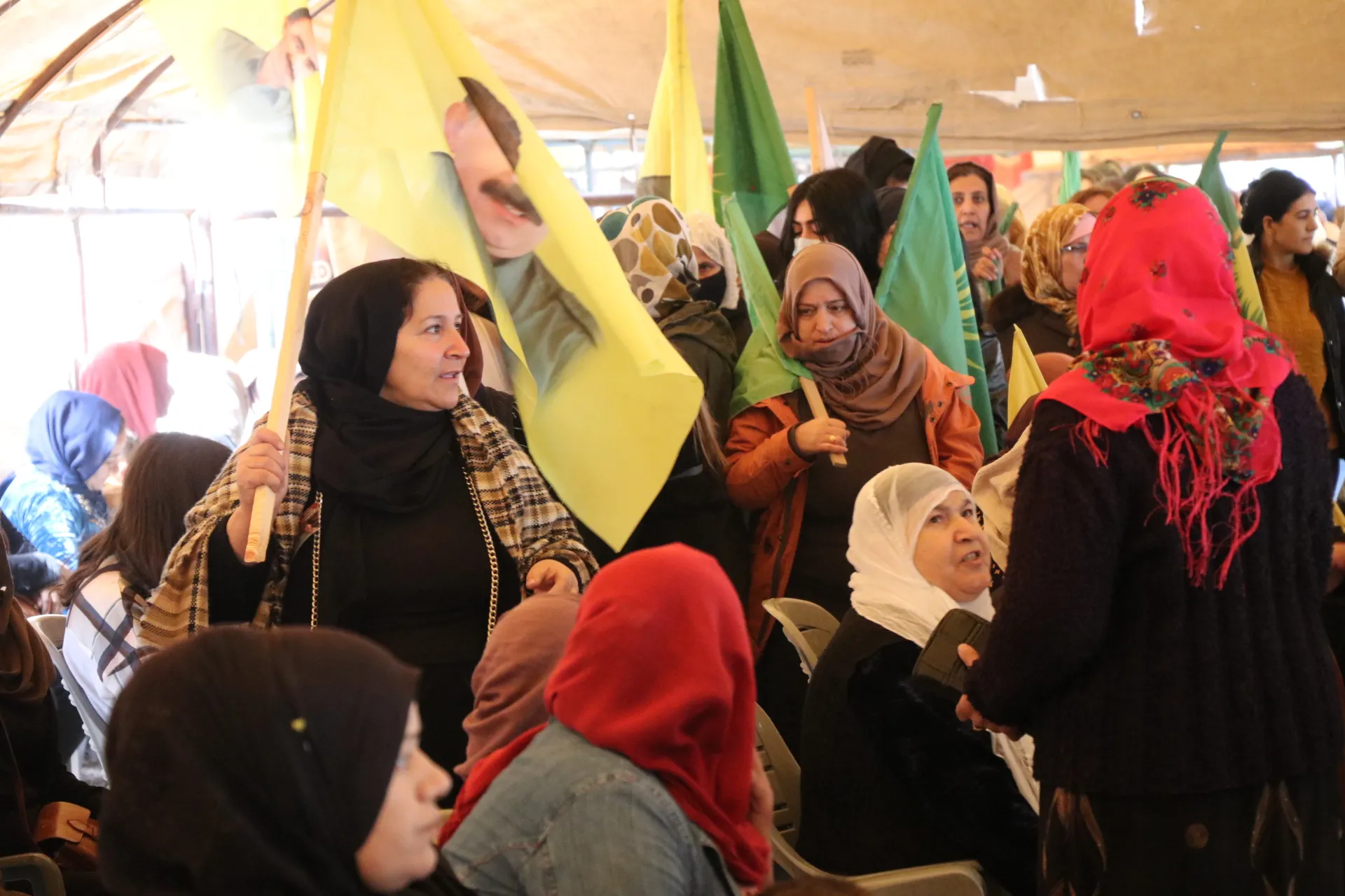 Bi sedan Qamişloyî berê xwe da konê sersaxiyê yê Raperîn Amed