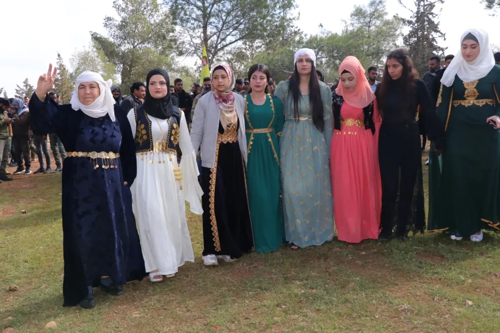 Li Minbicê bi yekîtiya pêkhateyan agirê Newrozê geş bû