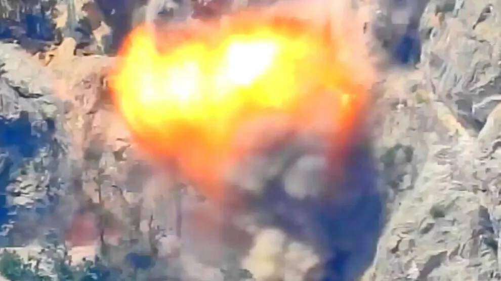 Qadên gerîla bi çekên qedexekirî hatin bombekirin