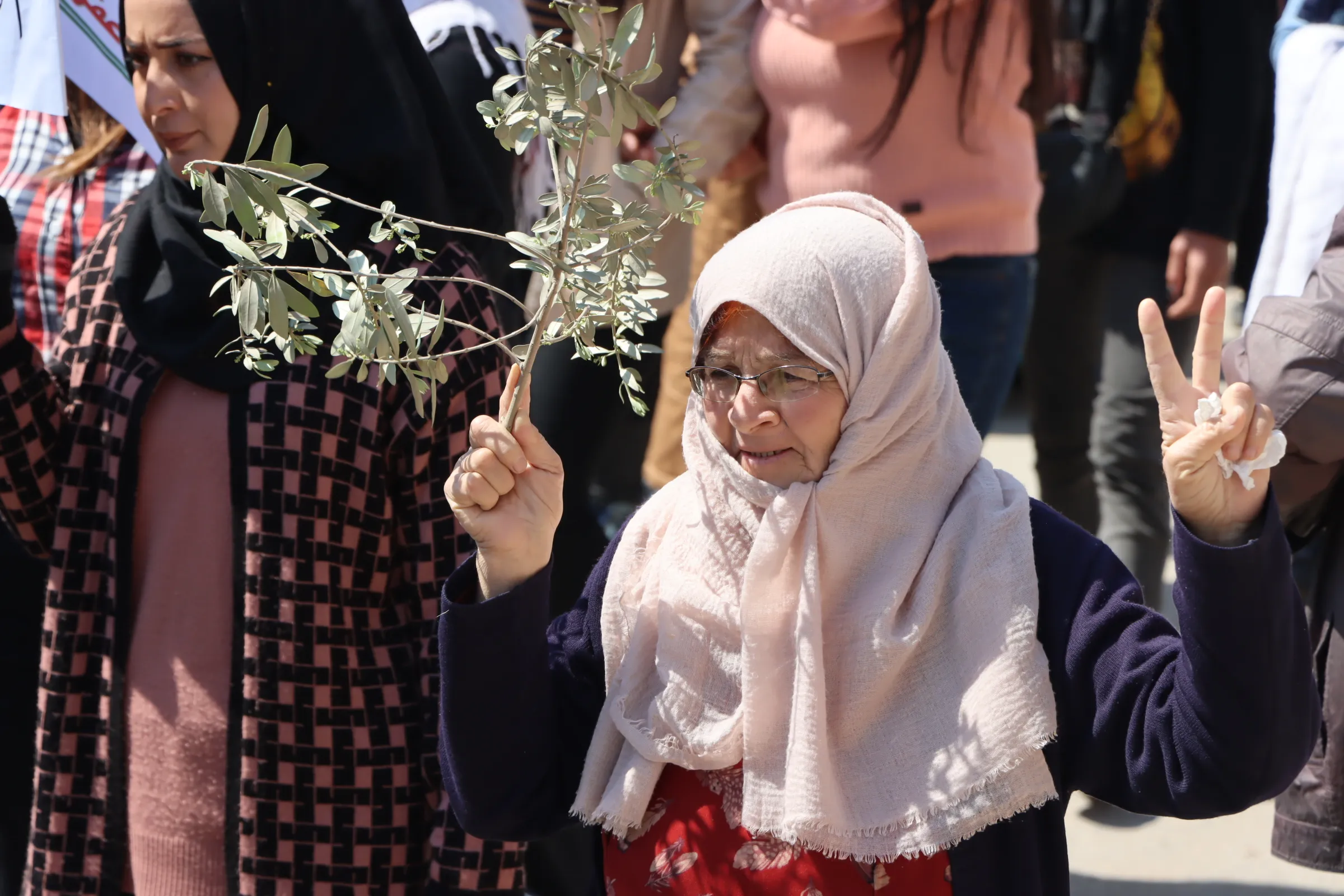 Bi hezaran şêniyên Qamişloyê piştgirî da xelkê Cindirêsê