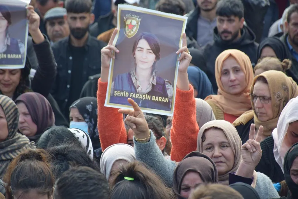 ​​​​​​​Li Kobanê û Qamişloyê merasîmên sersaxiyê yên şehîdên YAT`ê