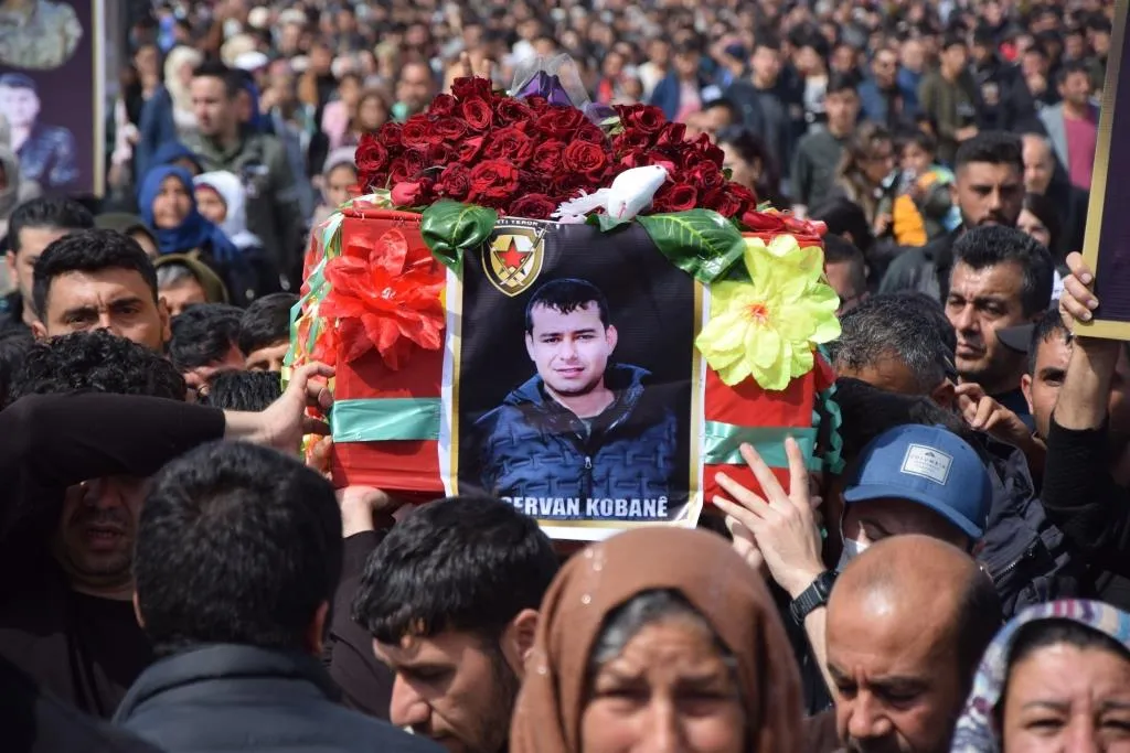Cenazeyê şehîd Şervan Kobanê bi merasîmekê hat veşartin