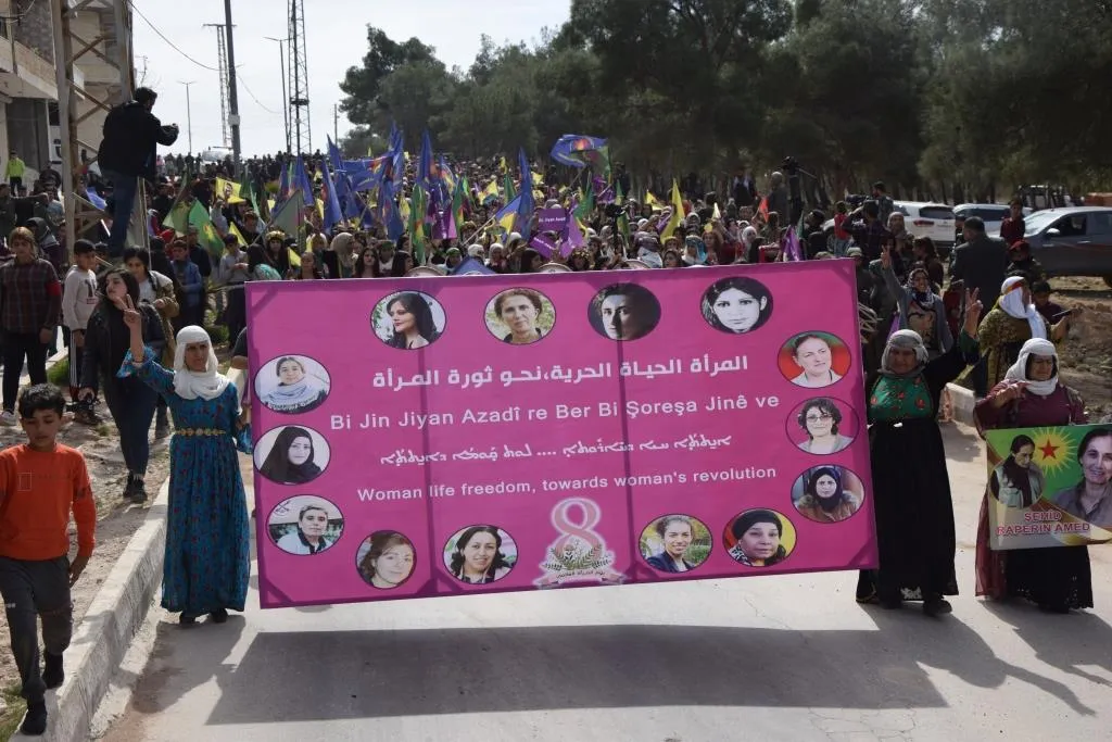 Li Kobanê, Minbic û Tebqayê meşên girseyî yên 8`ê Adarê
