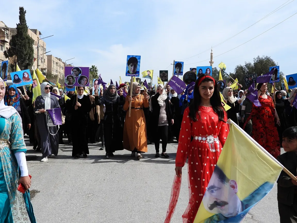Li Kobanê, Minbic û Tebqayê meşên girseyî yên 8`ê Adarê