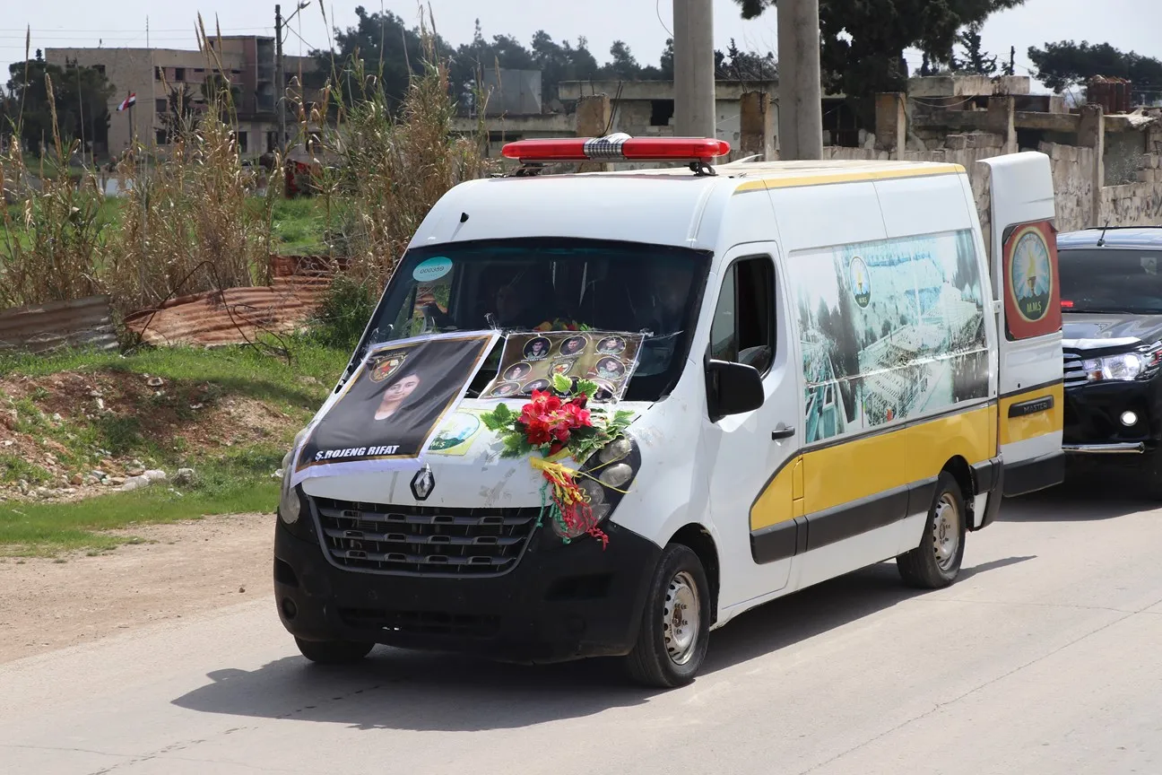 Cenazeyê şehîd Rojeng Rifet gihaşt kantona Şehbayê