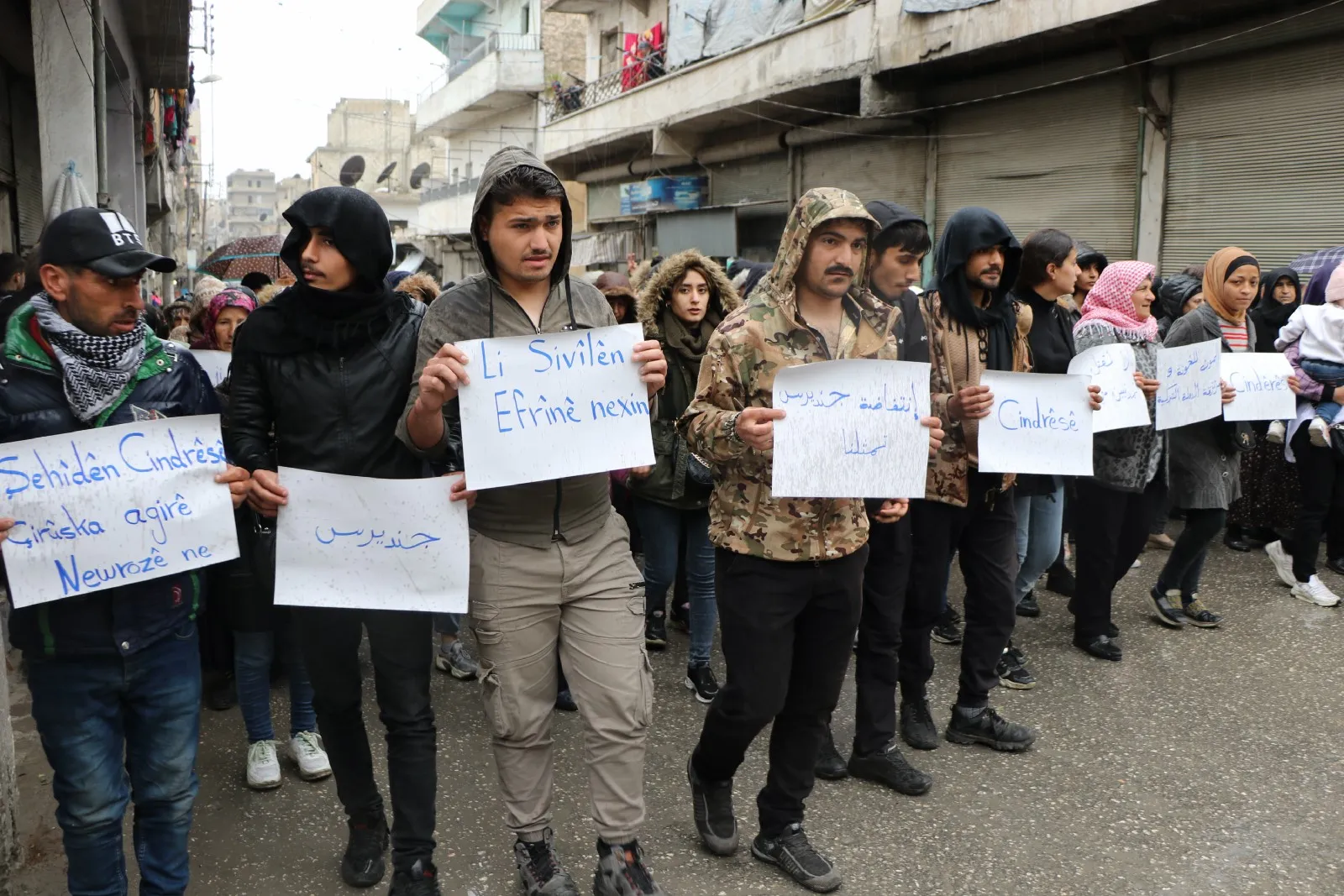 Şêniyên Helebê bi meşekê piştgirî da Cindirêsê