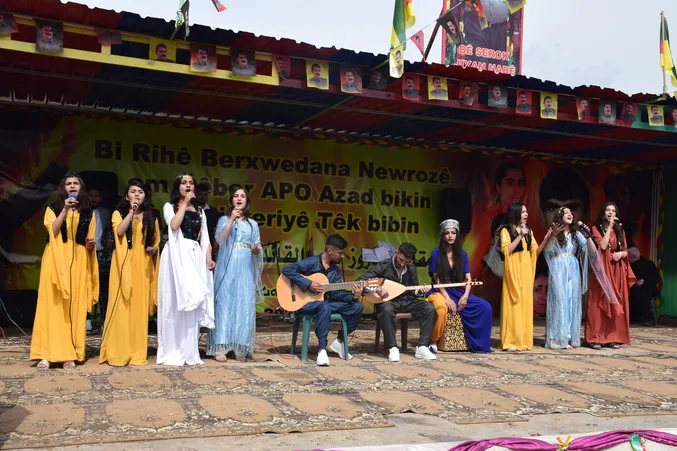 Pîrozbahiyên Newroza Bakûr û Rojhilatê Suriyê bi dirûşmeyên azadiyê bi dawî bûn