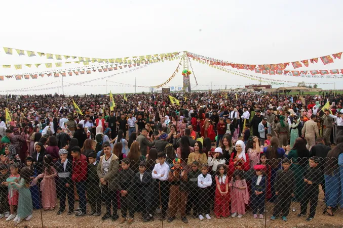Pîrozbahiyên Newroza Bakûr û Rojhilatê Suriyê bi dirûşmeyên azadiyê bi dawî bûn