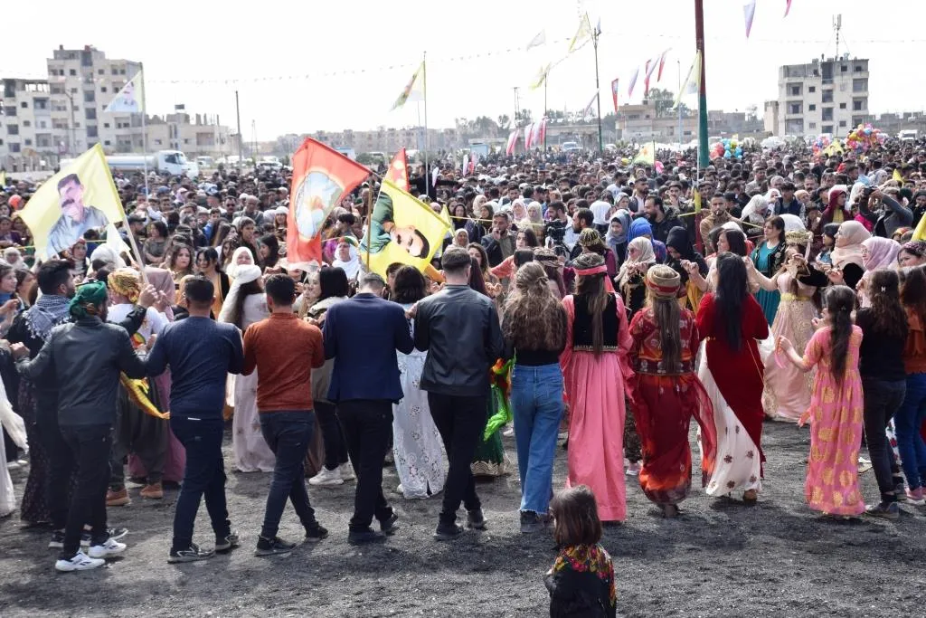Pîrozbahiyên Newroza Bakûr û Rojhilatê Suriyê bi dirûşmeyên azadiyê bi dawî bûn