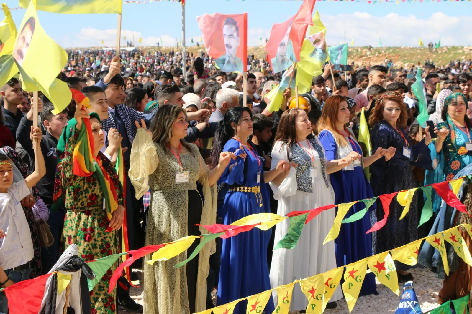 Pîrozbahiyên Newroza Bakûr û Rojhilatê Suriyê bi dirûşmeyên azadiyê bi dawî bûn