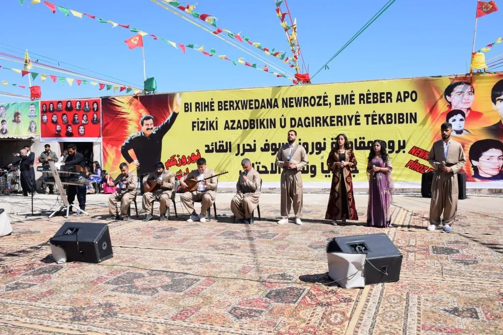 Pîrozbahiyên Newroza Bakûr û Rojhilatê Suriyê bi dirûşmeyên azadiyê bi dawî bûn