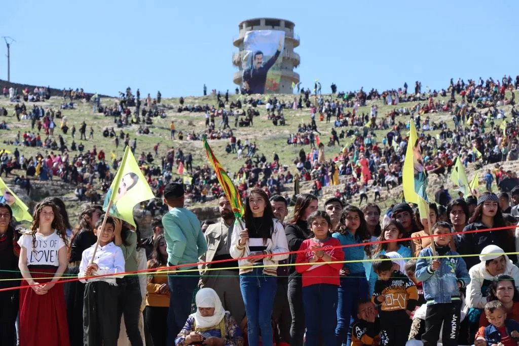 Pîrozbahiyên Newroza Bakûr û Rojhilatê Suriyê bi dirûşmeyên azadiyê bi dawî bûn