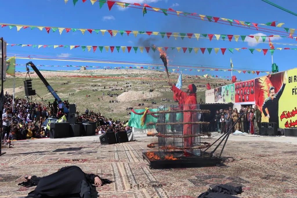 Pîrozbahiyên Newroza Bakûr û Rojhilatê Suriyê bi dirûşmeyên azadiyê bi dawî bûn