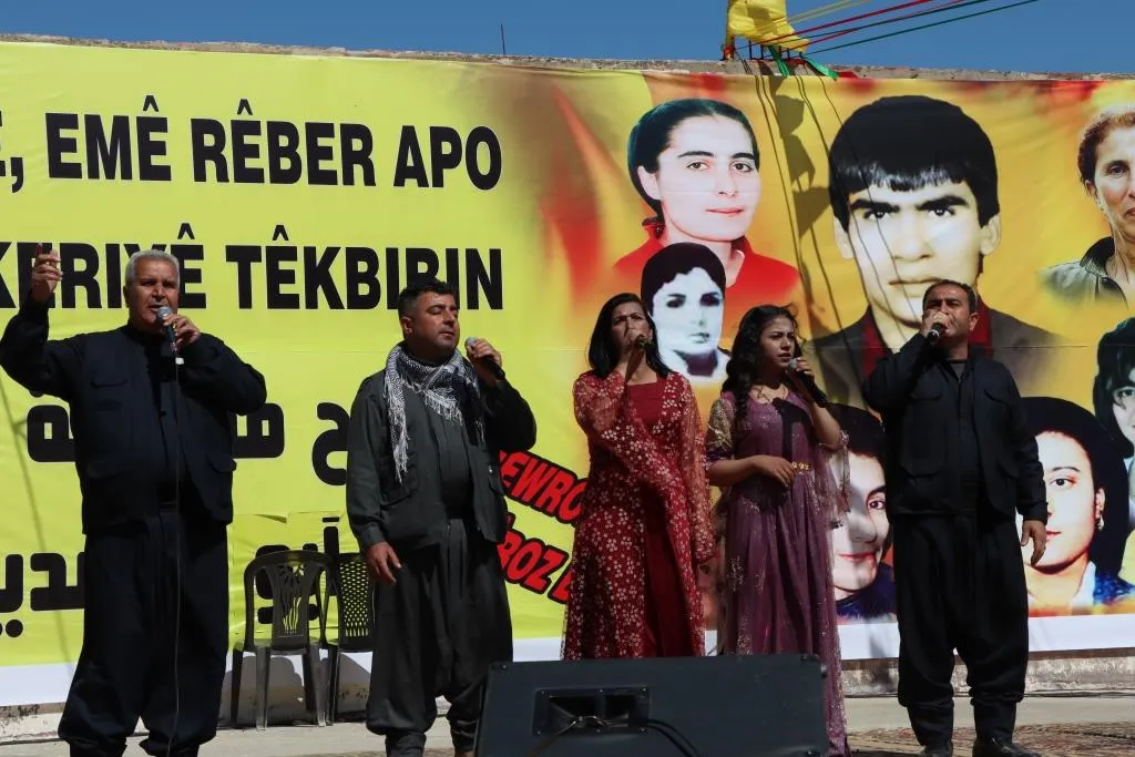 Pîrozbahiyên Newroza Bakûr û Rojhilatê Suriyê bi dirûşmeyên azadiyê bi dawî bûn