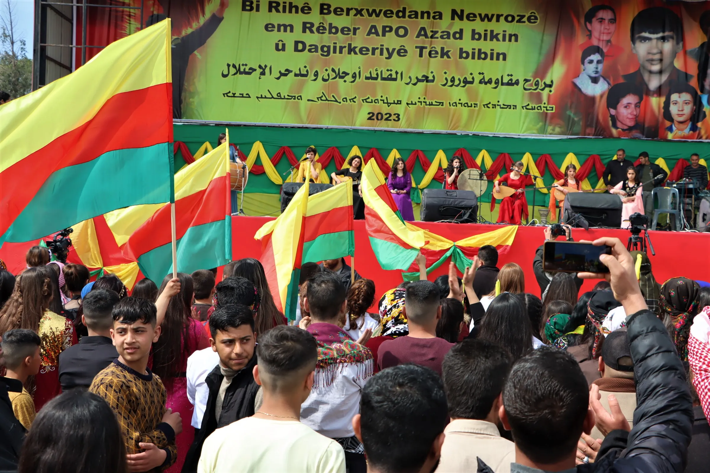 Pîrozbahiyên Newroza Bakûr û Rojhilatê Suriyê bi dirûşmeyên azadiyê bi dawî bûn