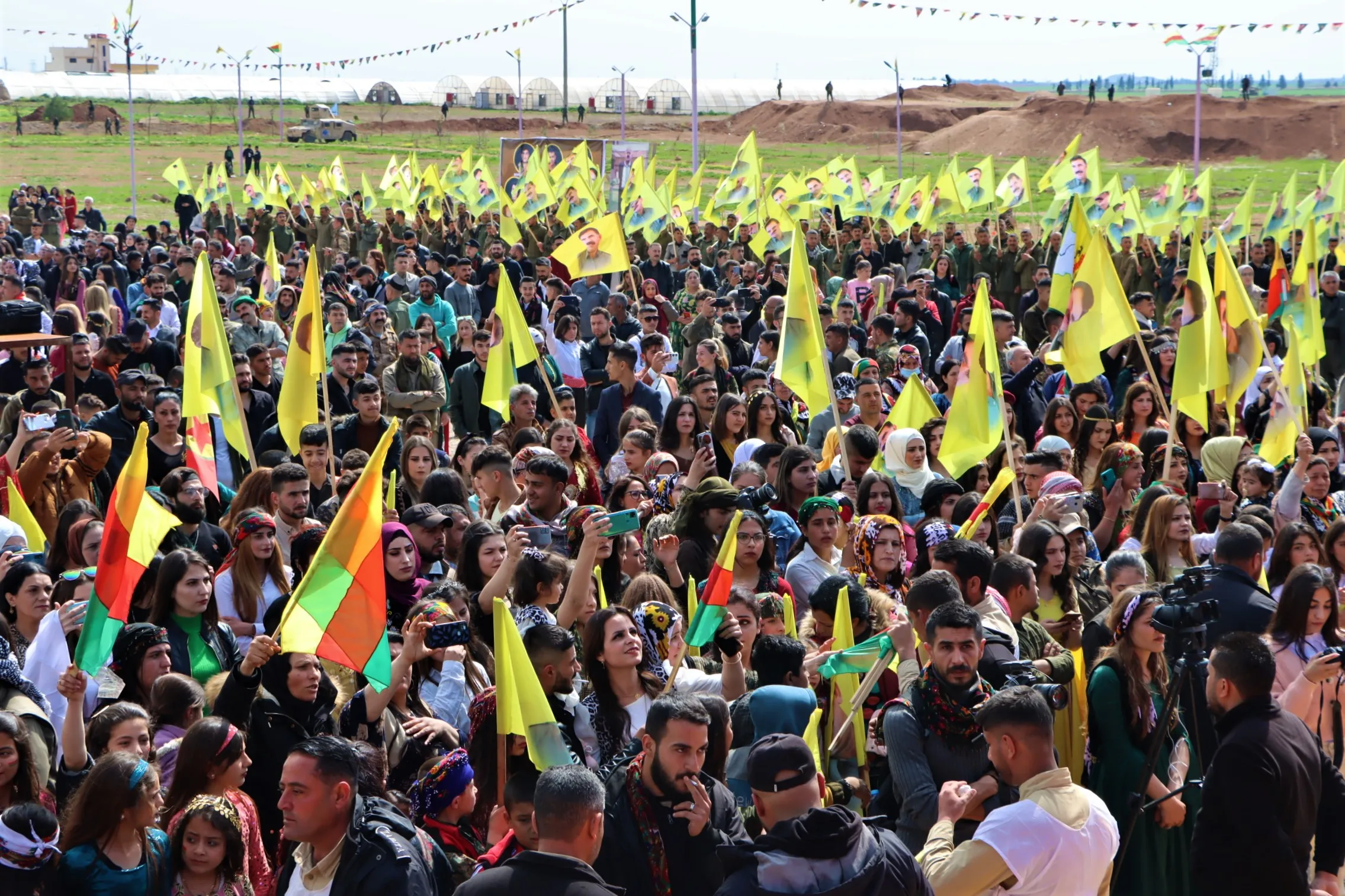 Pîrozbahiyên Newroza Bakûr û Rojhilatê Suriyê bi dirûşmeyên azadiyê bi dawî bûn
