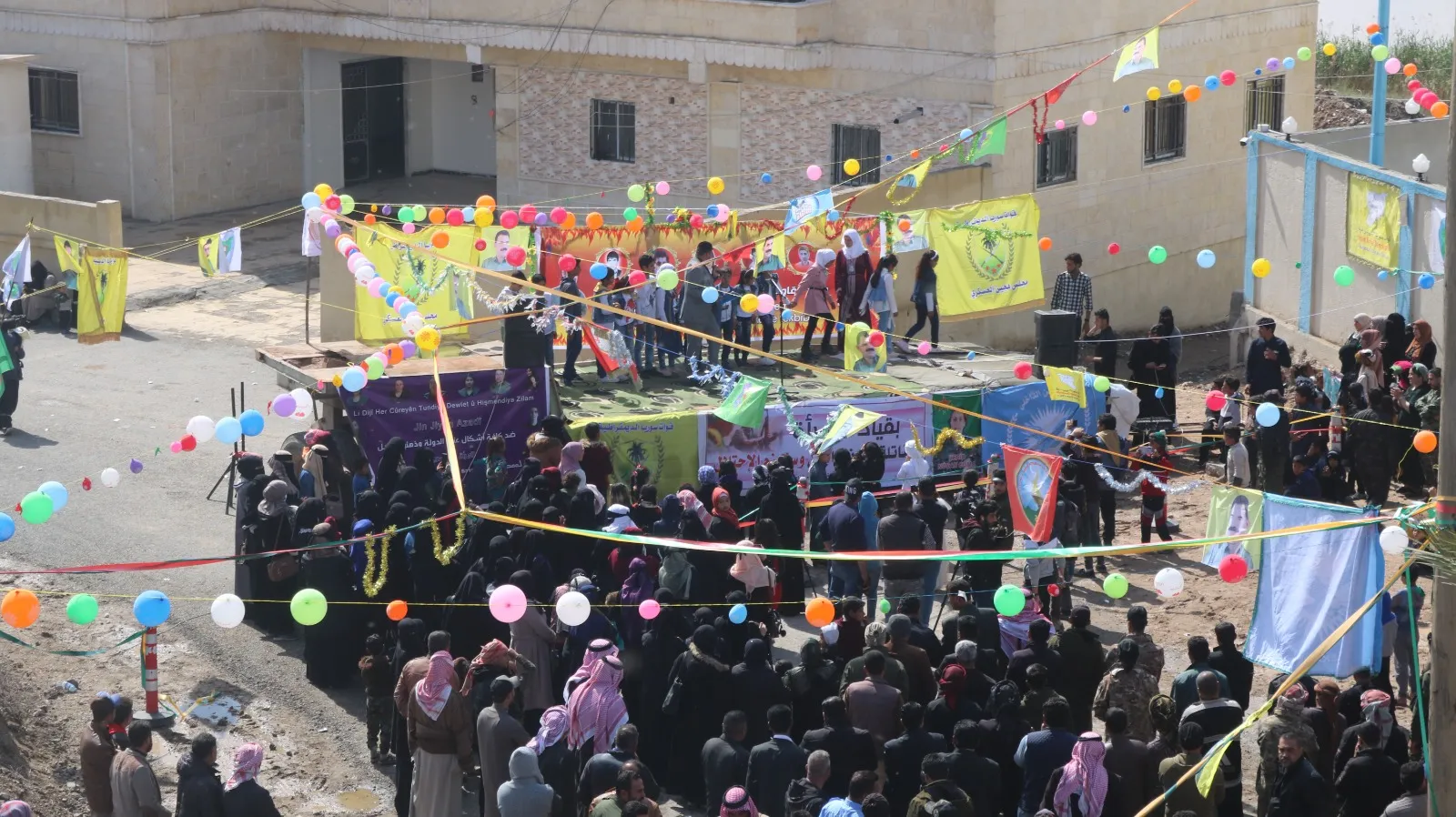 Şêniyên Dêrazorê Newroz bi coş pîroz kir