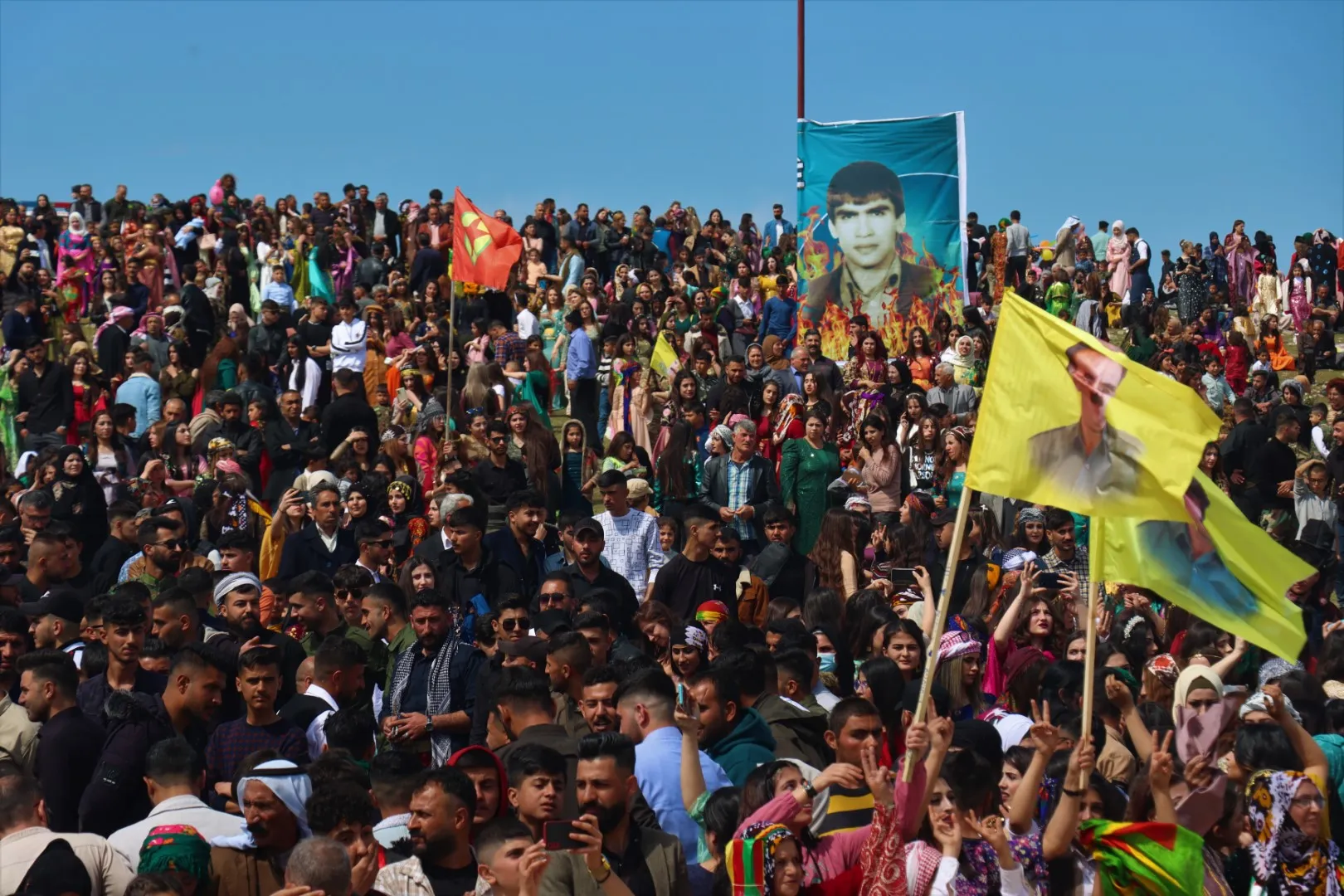 Newroza Dirbêsiyê: Tevî êrişên qirkirinê gelê me her tim li ber xwe dide