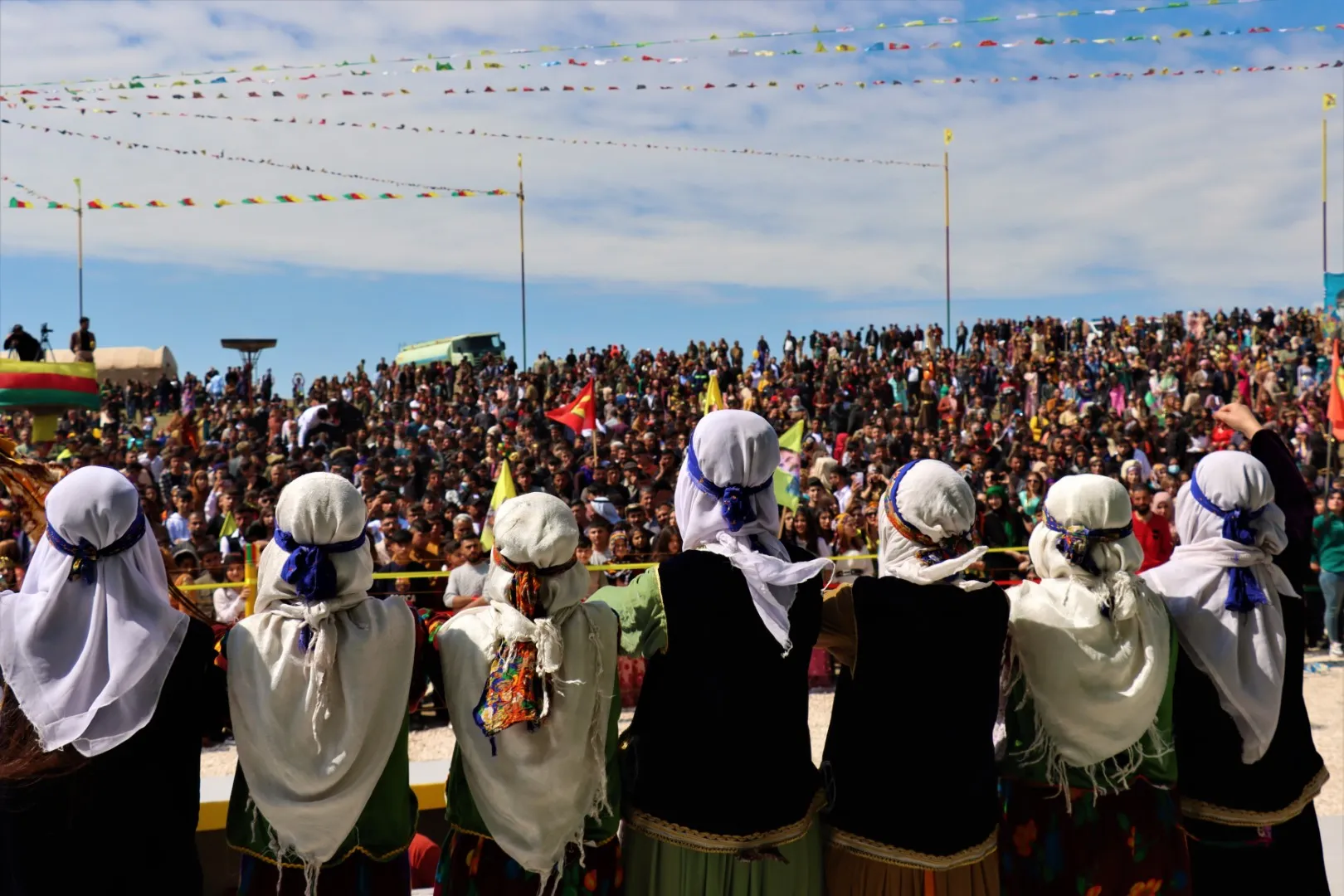 Newroza Dirbêsiyê: Tevî êrişên qirkirinê gelê me her tim li ber xwe dide