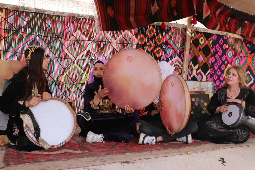 ​​​​​​​Li Minbicê pêşbirk û pêşangeha karên destan
