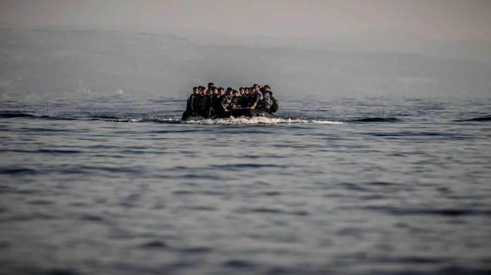 Li Egeyê boteke penaberan bin av bû