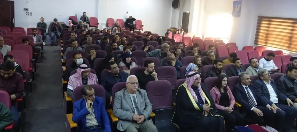 Rêveberiya Xweser a Bakur û Rojhilatê Sûriyeyê wêjekarek û lêkolînerekî xelat kir