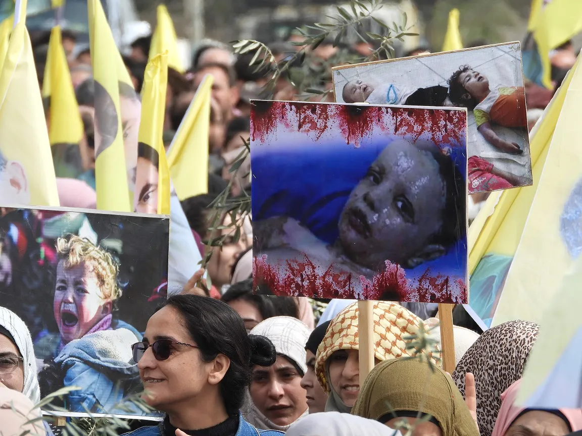 Şêniyên Reqa, Tebqa, Dêrazorê ji bo Efrînê meşiyan