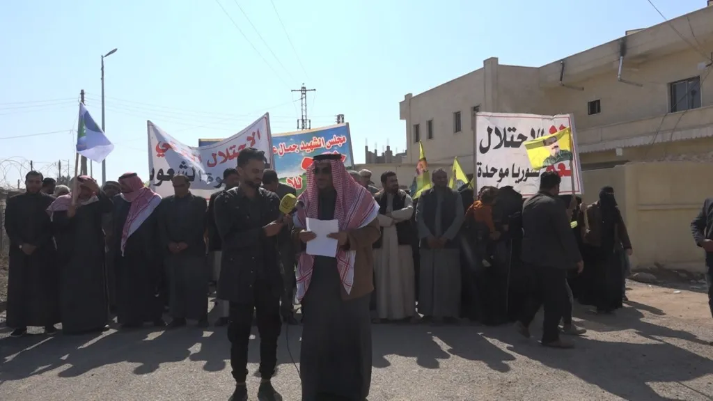 Şêniyên Reqa, Tebqa, Dêrazorê ji bo Efrînê meşiyan