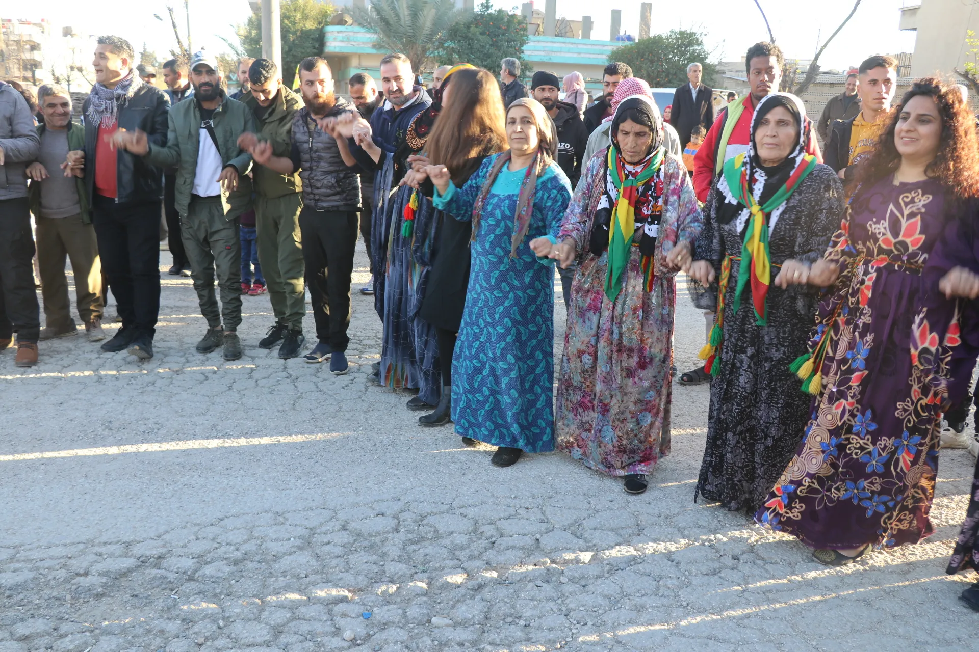 Agirê Newrozê kolanên Qamişlo geş kir