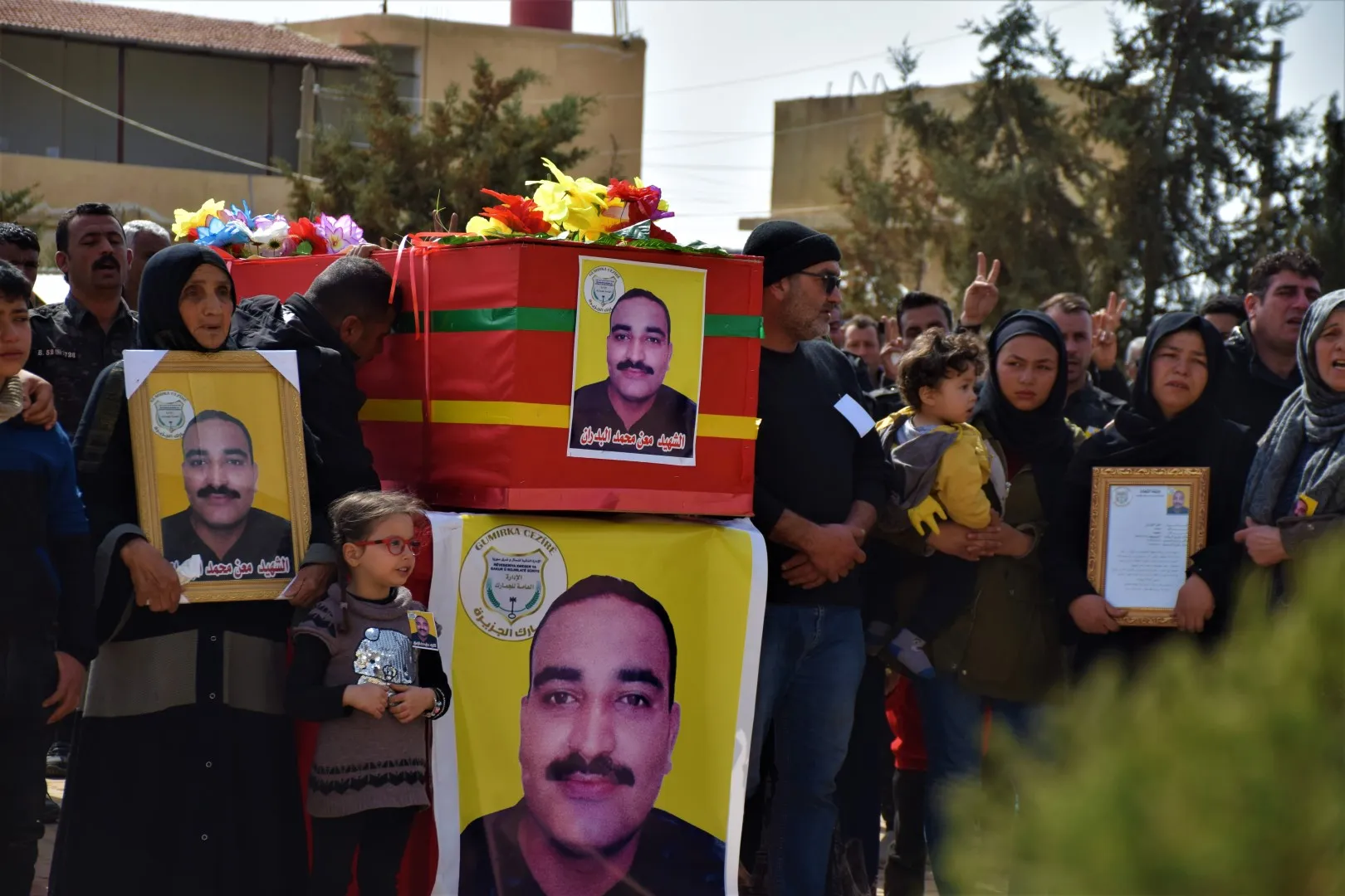Şêniyên Hesekê cenazeyê endamê Gumrikê El Bedran spart axê