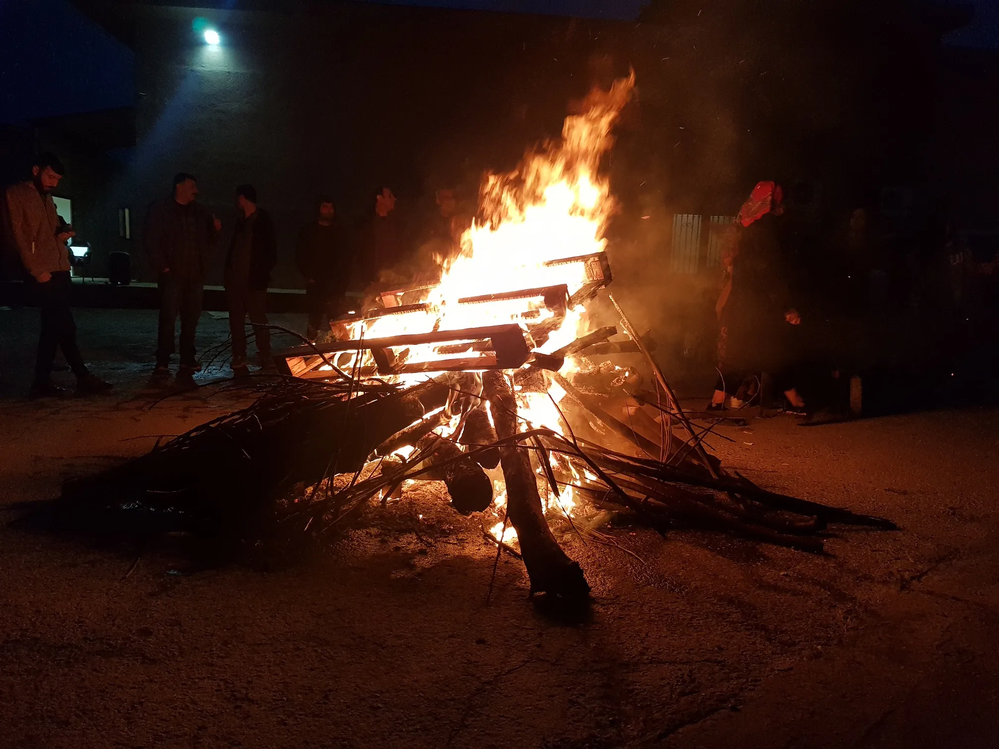 ​​​​​​​Kolan û qadên Bakur û Rojhilatê Sûriyeyê bi agirê Newrozê xemilîn