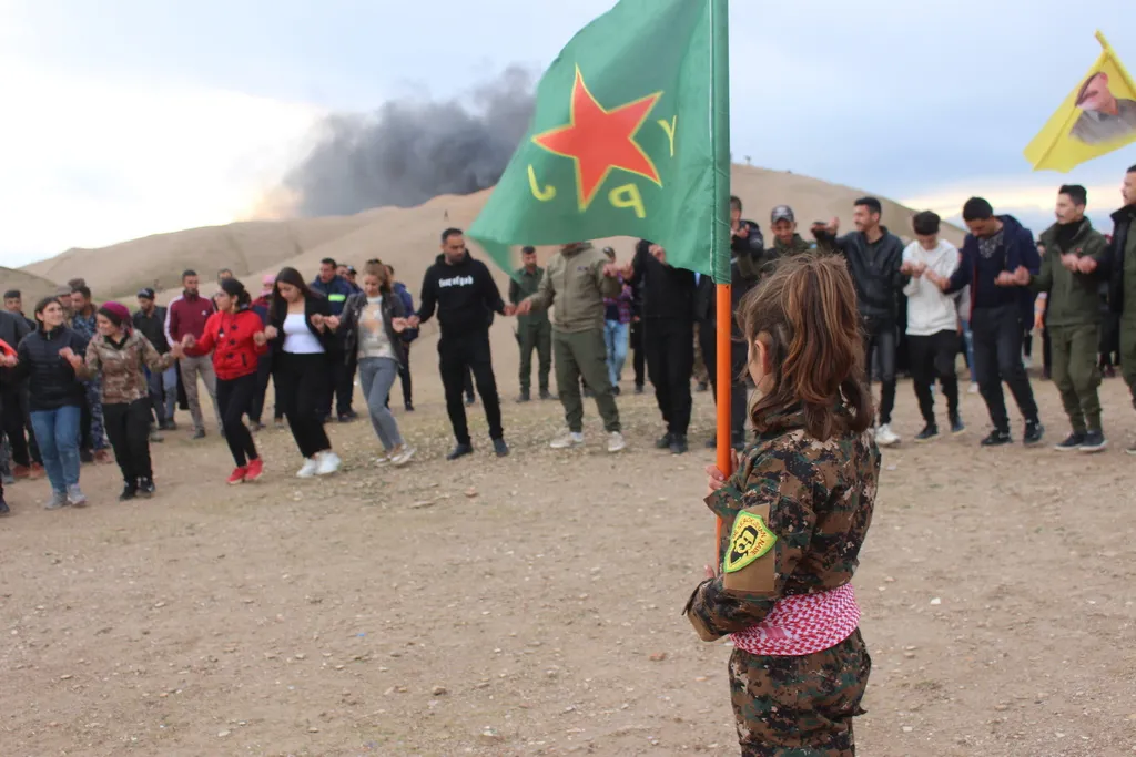 ​​​​​​​Kolan û qadên Bakur û Rojhilatê Sûriyeyê bi agirê Newrozê xemilîn