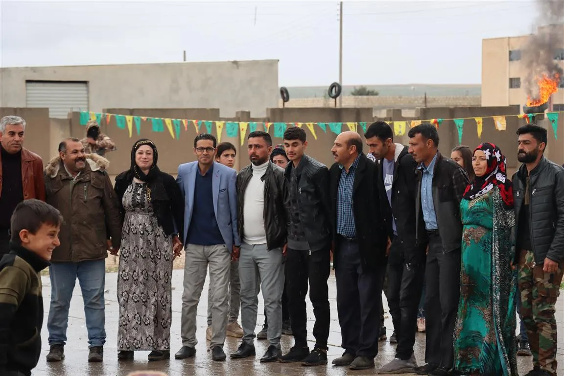​​​​​​​Kolan û qadên Bakur û Rojhilatê Sûriyeyê bi agirê Newrozê xemilîn