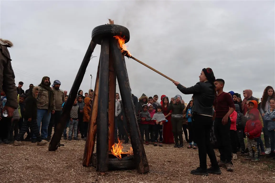 ​​​​​​​Kolan û qadên Bakur û Rojhilatê Sûriyeyê bi agirê Newrozê xemilîn