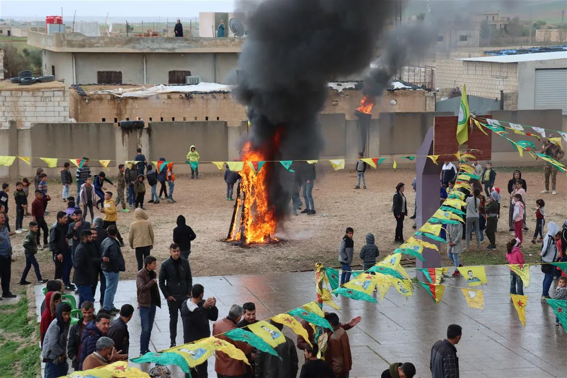 ​​​​​​​Kolan û qadên Bakur û Rojhilatê Sûriyeyê bi agirê Newrozê xemilîn