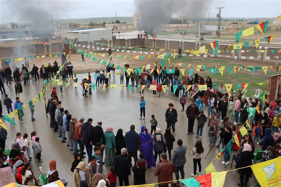 ​​​​​​​Kolan û qadên Bakur û Rojhilatê Sûriyeyê bi agirê Newrozê xemilîn