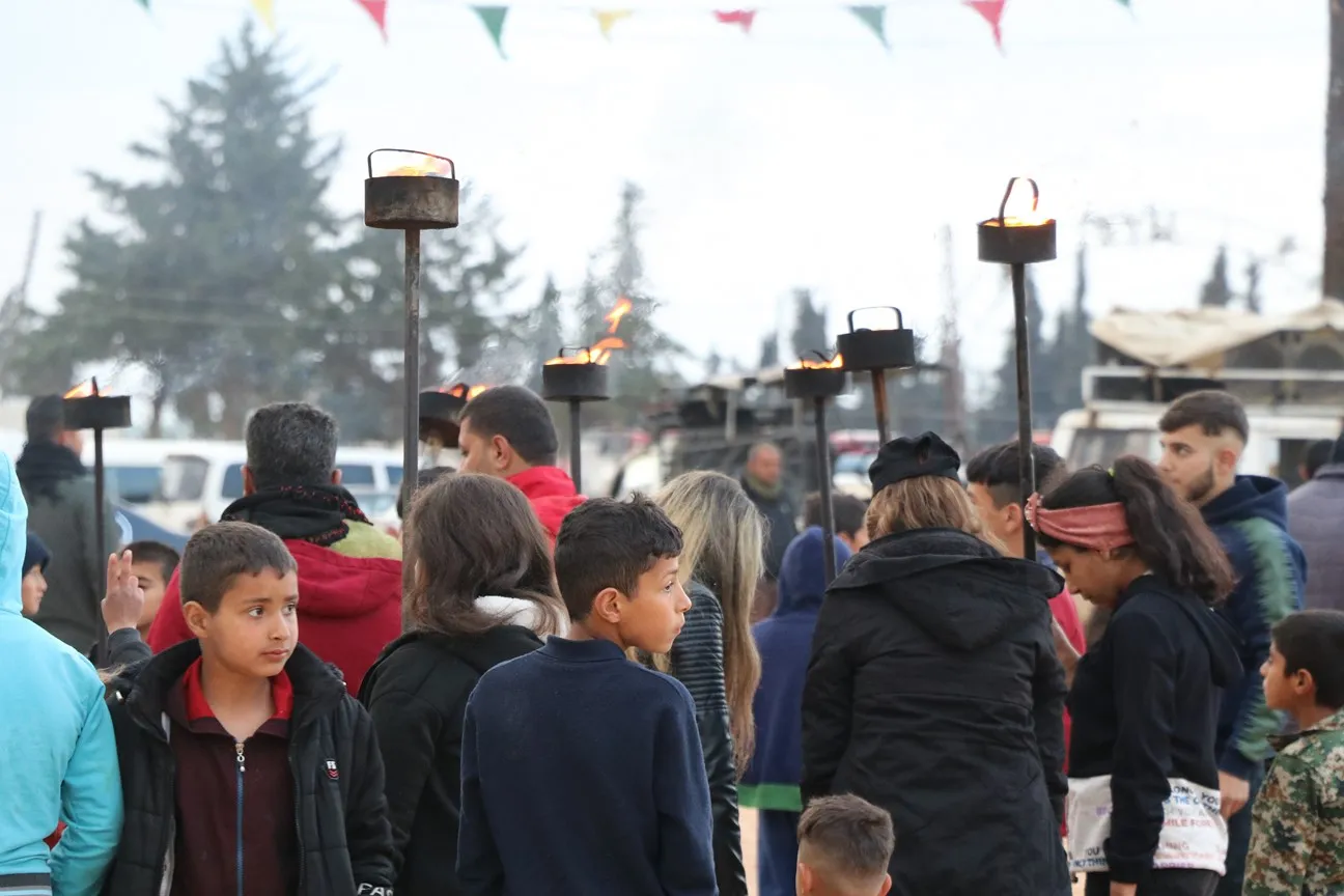 ​​​​​​​Kolan û qadên Bakur û Rojhilatê Sûriyeyê bi agirê Newrozê xemilîn
