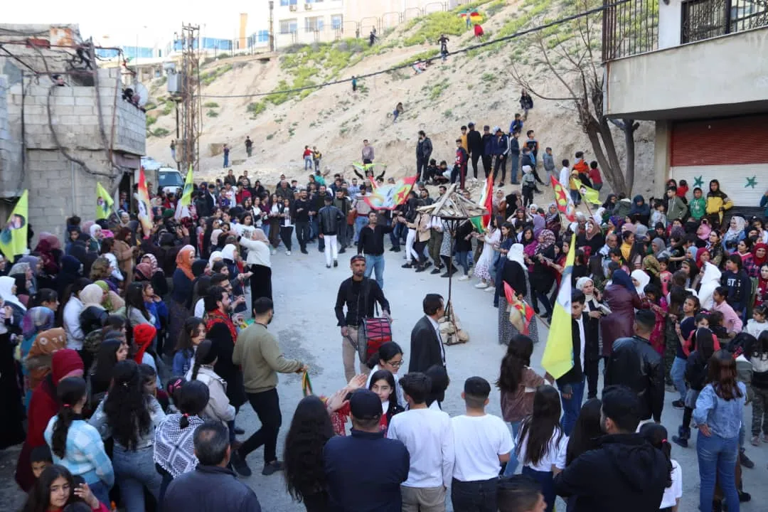 ​​​​​​​Kolan û qadên Bakur û Rojhilatê Sûriyeyê bi agirê Newrozê xemilîn
