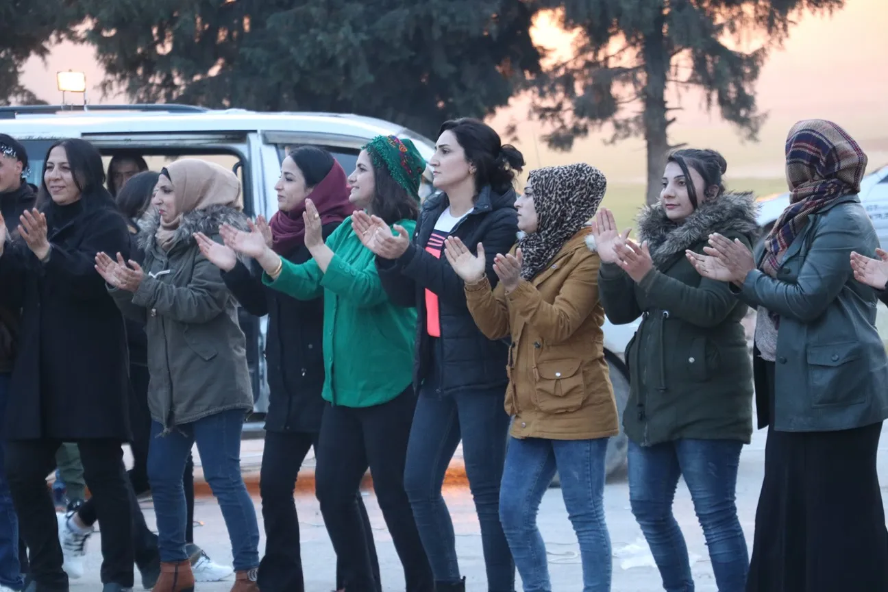 ​​​​​​​Kolan û qadên Bakur û Rojhilatê Sûriyeyê bi agirê Newrozê xemilîn