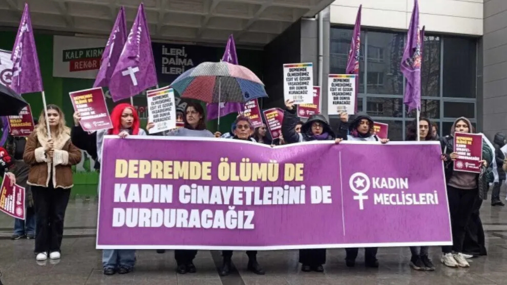 Polîsan êrişî çalakiya jinan a li Enqereyê kirin