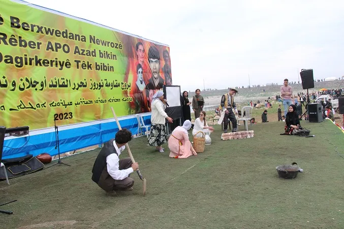 Pîrozbahiyên Newroza Bakûr û Rojhilatê Suriyê bi dirûşmeyên azadiyê bi dawî bûn