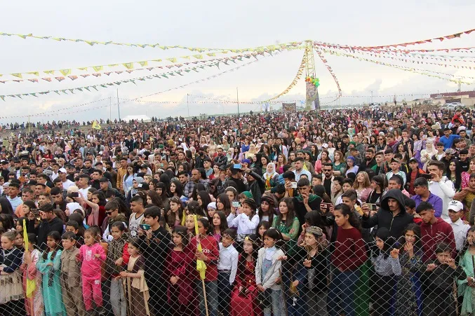 Pîrozbahiyên Newroza Bakûr û Rojhilatê Suriyê bi dirûşmeyên azadiyê bi dawî bûn