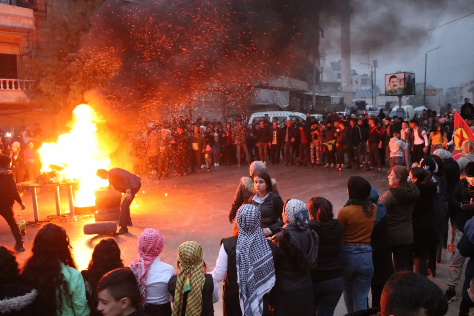​​​​​​​Kolan û qadên Bakur û Rojhilatê Sûriyeyê bi agirê Newrozê xemilîn