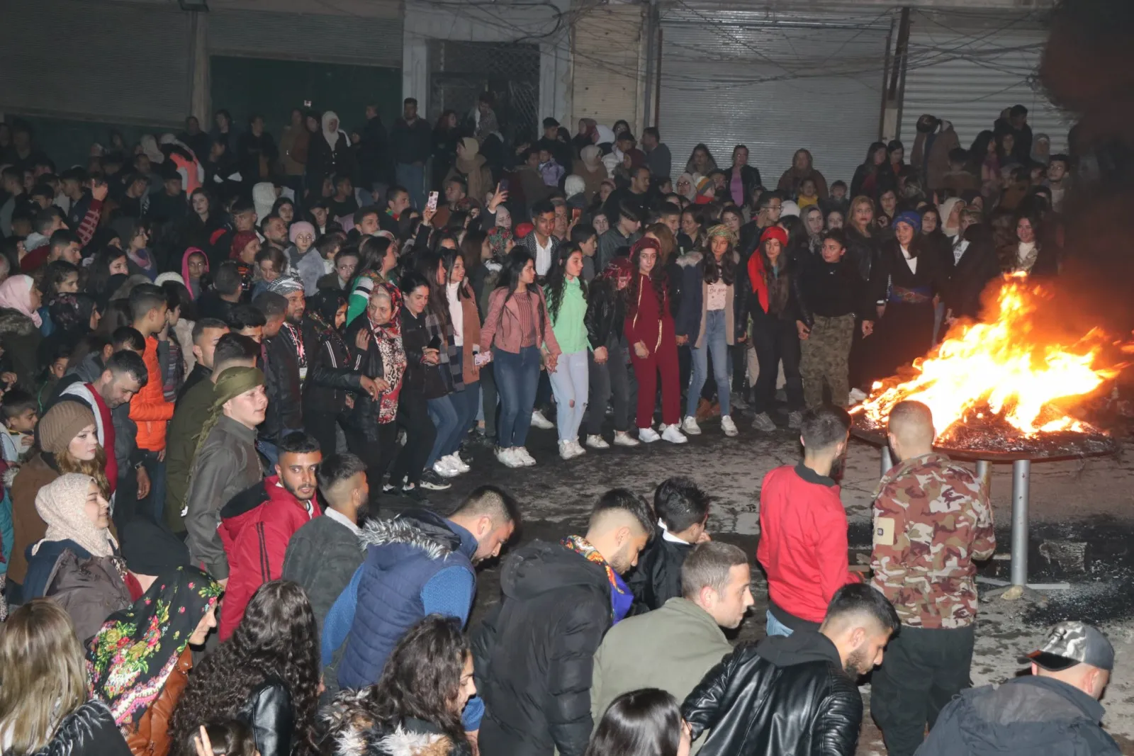 ​​​​​​​Kolan û qadên Bakur û Rojhilatê Sûriyeyê bi agirê Newrozê xemilîn